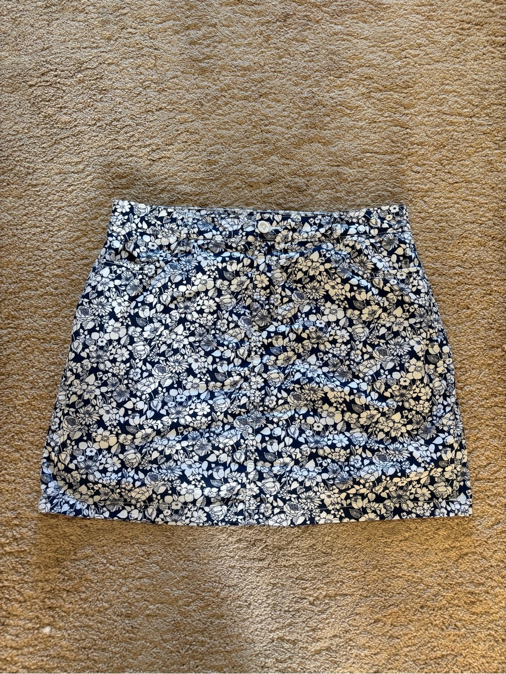 St. John's Bay navy blue floral mini skort with white and beige flowers, size 12